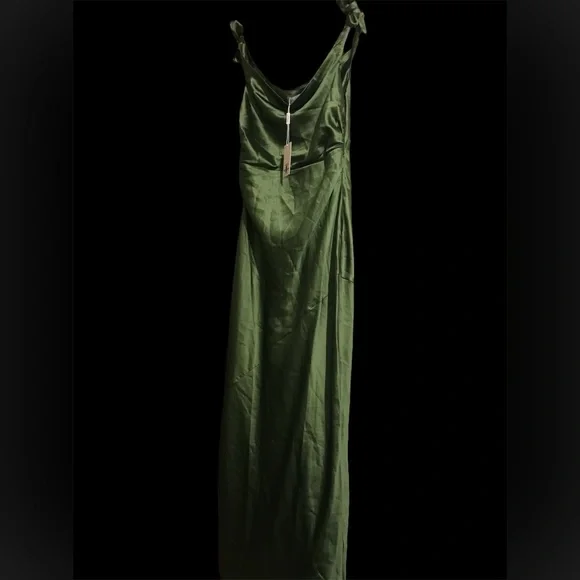 Petal & Pup Selma Off Shoulder Maxi Dress - Picture 11 of 13